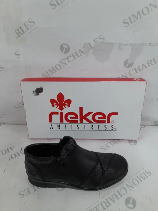 BOXED PAIR OF RIEKER LEATHER DOUBLE ZIP WATER RESISTANT BOOTS IN BLACK SIZE 4 