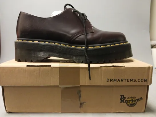 BOXED PAIR OF DR MARTENS 1461 QUAD SHOES IN BURGUNDY UK SIZE 10