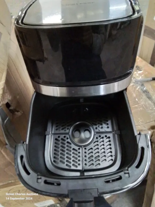 TRAVESAR AIR FRYER IN BLACK AND SILVER - UNTESTED - 