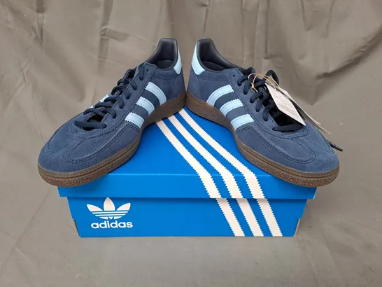 BOXED PAIR OF ADIDAS HANDBALL SPEZIAL SHOES IN NAVY/LIGHT BLUE UK SIZE 5.5