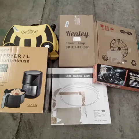 PALLET OF ASSORTED ITEMS INCLUDING TRUNKI KIDS SUITCASE, KENLEY FLOOR LAMP, WALL CLOCK, LED CEILING LIGHT, LLIVEKIT AIR FRYER, TEVLAPHEE STERRING WHEEL LOCK 