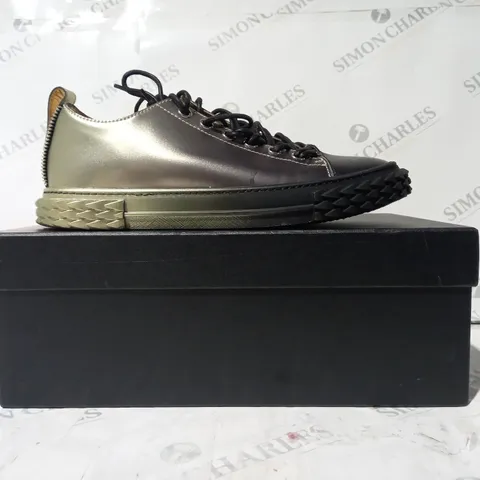 BOXED PAIR OF GIUSEPPE ZANOTTI SHOES IN BLACK/GOLD GRADIENT EU SIZE 43