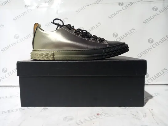 BOXED PAIR OF GIUSEPPE ZANOTTI SHOES IN BLACK/GOLD GRADIENT EU SIZE 43