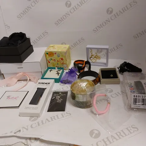 BOX OF ASSORTED JEWELLERY AND WATCHES TO INCLUDE EARRINGS, BRACELETS AND NECKLACES