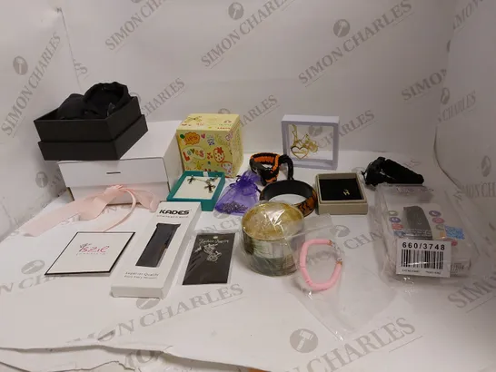 BOX OF ASSORTED JEWELLERY AND WATCHES TO INCLUDE EARRINGS, BRACELETS AND NECKLACES