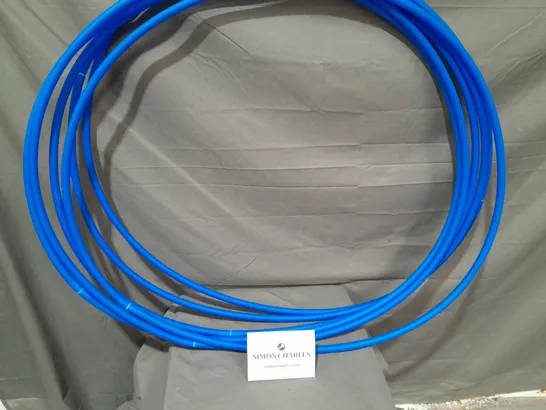 LOT OF 6 BLUE PLASTIC HOOPS - APPROXIMATE DIAMETER 95CM