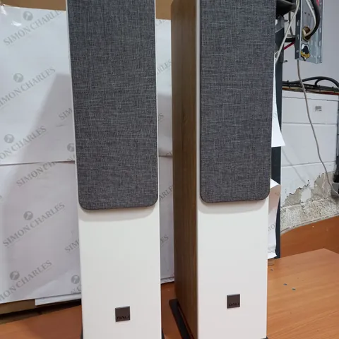 BOXED PAIR OF DALI OBERON 5 LIGHT OAK SPEAKERS 