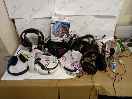 LOT OF APPROX 30 ASSSORTED GAMING HEADSETS TO INCLUDE PDP, STEALTH, STEELSERIES ETC