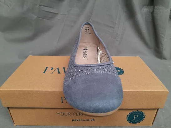 BOXED PAVERNS WIDE OPEN TOP SLIP ON SHOES IN DENIM - UK 8