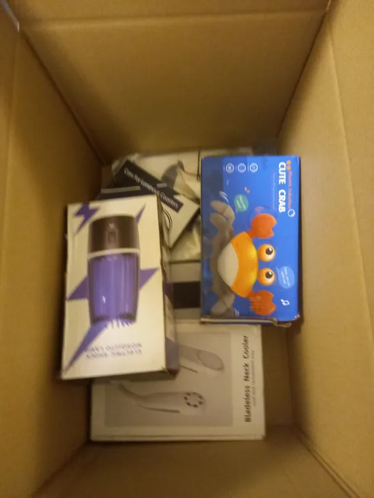 BOX OF APPROXIMATELY 5 ASSORTED ITEMS TO INCLUDE NECK COOLER, MOSQUITO LAMP, POWER BANK ETC