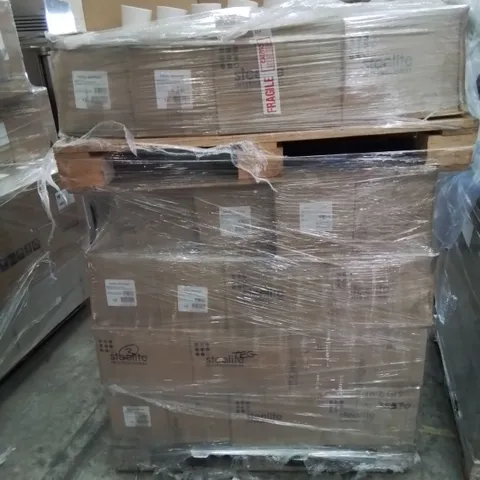 PALLET CONTAINING LARGE AMOUNT OF TILTED SIDE POTS/RAMEKINS (GREEN AND WHITE)