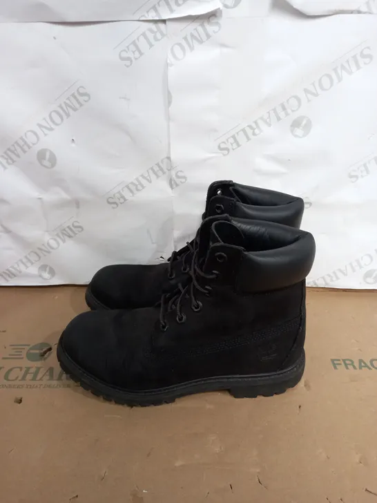 TIMBERLAND LACE UP STYLED BOTS SIZE UNSPECIFIED