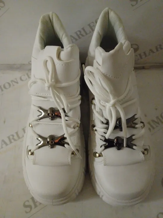 BOXED PAIR OF KOI WOMEN'S RIMO CORE CHUNKY WHITE TRAINERS SIZE 7