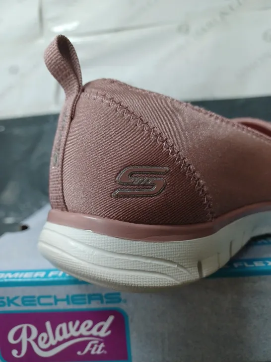 BOXED PAIR OF SKECHERS RELAXED FIT AIR COOLED MEMORY FOAM TRAINERS UK SIZE 6 - PINK - 