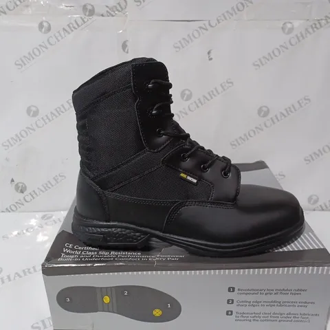 ANVIL TRACTION HEAVY BOOTS IN BLACK - UK 11