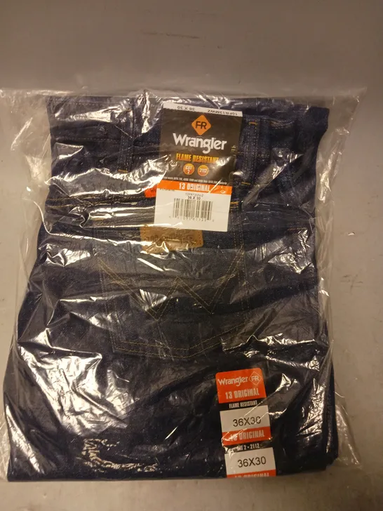 BRAND NEW WRANGLER FLAME RESISTANT JEANS IN BLUE SIZE 36/30