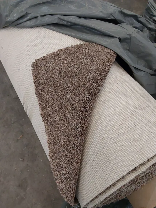 ROLL OF QUALITY STS HERITAGE LUXURY CARPET // SIZE: APPROX. 5 X 7.3m