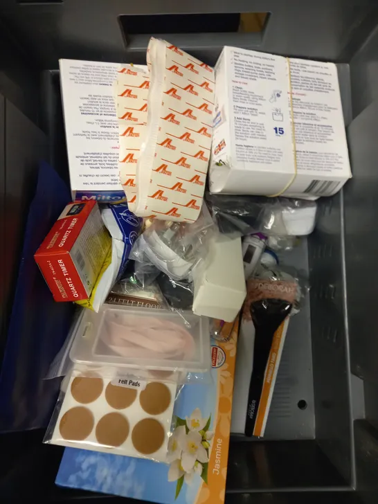 BOX OF APPROXIMATELY 15 ASSORTED HOUSEHOLD ITEMS TO INCLUDE FOLDABLE WALKING STICK, ORGANISER & PEN SET, WARDROBE DEHUMIDIFIERS ETC 