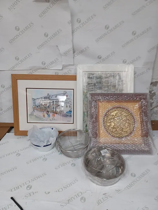 LOT TO CONTAIN APPROXIMATELY 25 ASSORTED HOMEWARE GOODS & PRODUCTS, INCLUDES PICTURES, KITCHEN ITEMS AND THROWS