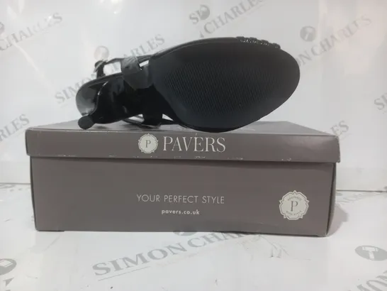 BOXED PAIR OF PAVERS AMITY1700 HEELED SANDALS IN BLACK SIZE 6