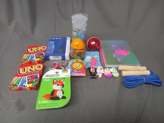 BOX OF ASSORTED TOYS AND GAMES TO INCLUDE UNO, YOYO'S AND MAGNETS