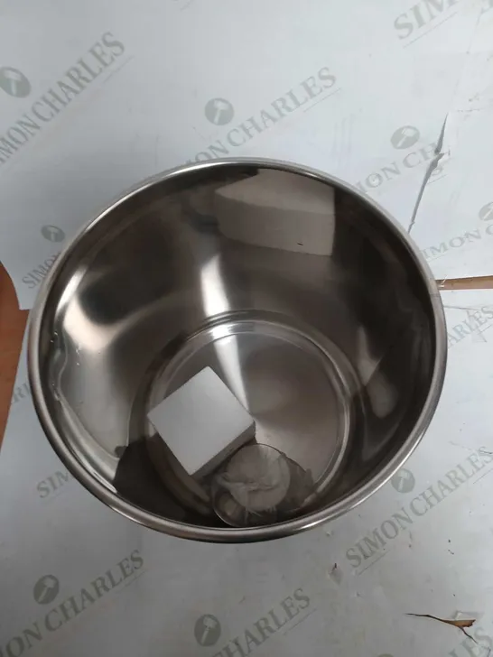 SET OF 2 UNBRANDED STAINLESS STEEL BUCKETS