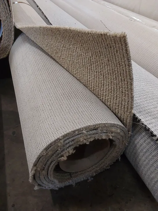 ROLL OF QUALITY COTSWOLDS ELKSTONE CARPET // SIZE APPROX: 5 X 2.72m