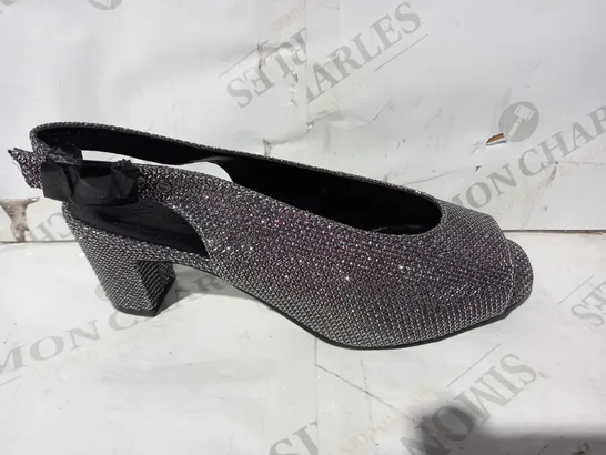 BOXED PAIR OF DESIGNER PEWTER SLINGBACK HEELS WITH SPARKLE/GLITTER EFFECT EU SIZE 39