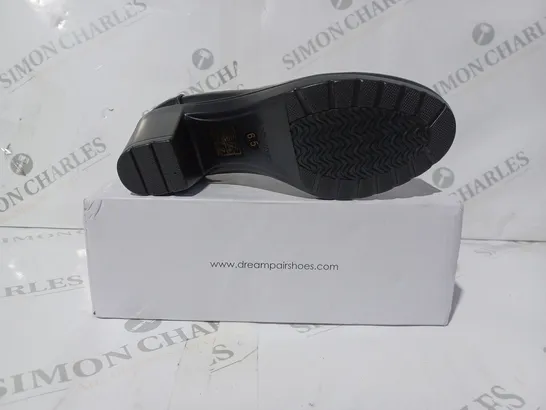 BOXED PAIR OF DREAMPAIRS CLOSED TOE SLIP-ON BLACK HEEL SHOES IN BLACK UK SIZE 4.5