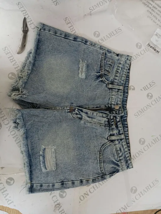 UNBRANDED LIGHT BLUE DISTRESSED DENIM SHORTS SIZE L