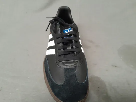 BOXED PAIR OF ADIDAS SAMBA OG SHOES IN BLACK/WHITE UK SIZE 11