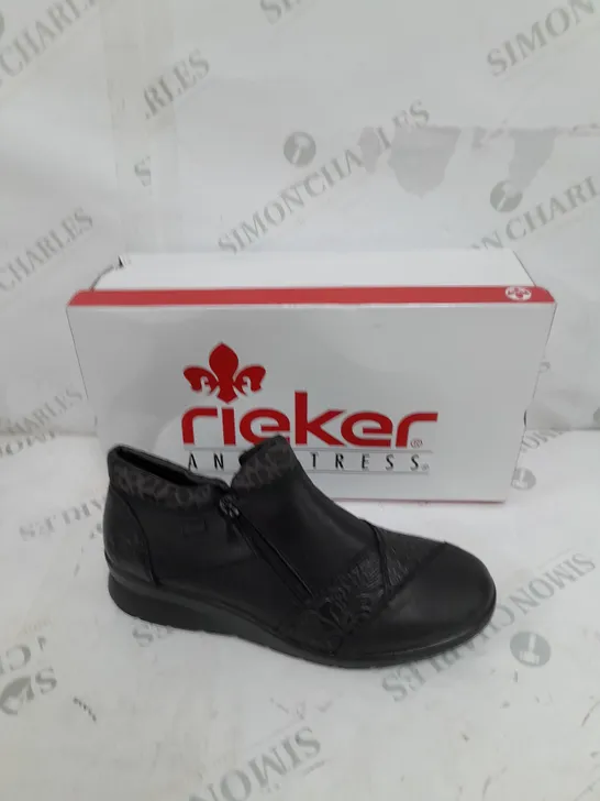 BOXED PAIR RIEKER LEATHER DOUBLE ZIP WATER RESISTANT BOOTS IN BLACK SIZE 6