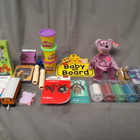 BOX OF ASSORTED TOYS AND GAMES TO INCLUDE PLAY-DOH, SKIPPING ROPE AND POKER CHIPS