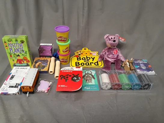 BOX OF ASSORTED TOYS AND GAMES TO INCLUDE PLAY-DOH, SKIPPING ROPE AND POKER CHIPS