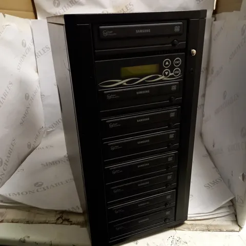 HOME SERVER CONTAINING 8 SAMSUNG SUPER WRITEMASTER DVD MULTI RECORDERS