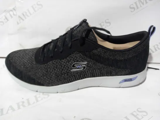 BOXED PAIR OF SKECHERS ARCH FIT TRAINERS (BLACK), SIZE 8 UK