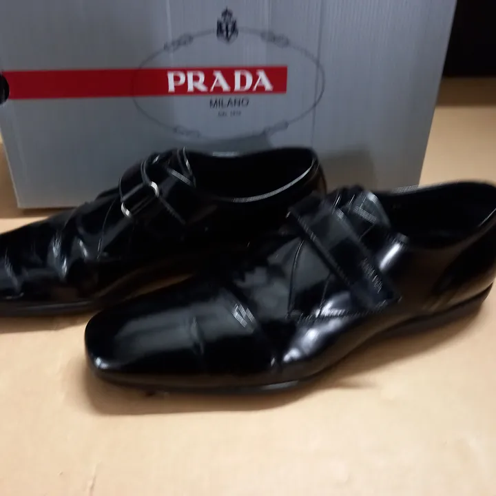 SHOES IN BLACK  (BOX) /  (SHOE) 3989322-Simon Charles Auctioneers