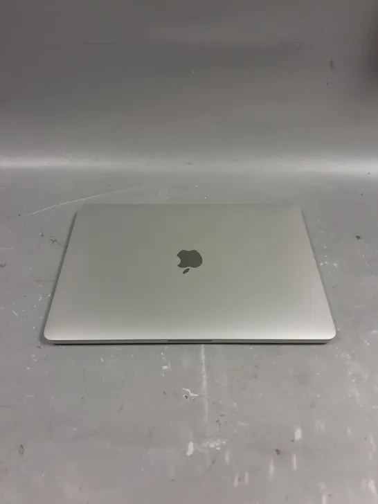 APPLE MACBOOK PRO - A2251