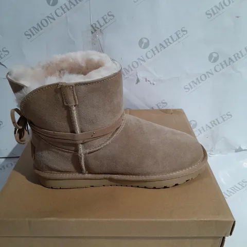 BOXED BONOVA TIE LOW BOOTS IN TAN - SIZE 6