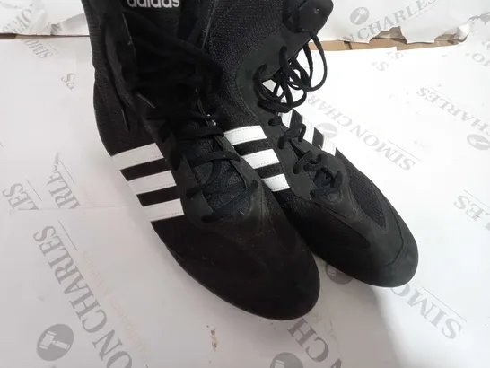 PAIR OF ADIDAS BOXING SHOES SIZE 8 (BLACK)