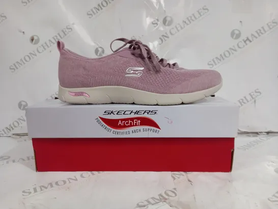 BOXED PAIR OF SKECHERS GO WALK ARCHFIT TRAINER IN MAUVE SIZE 7