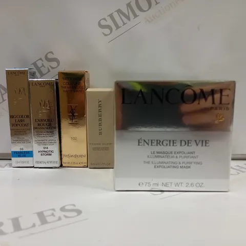 BOX OF APPROX 20 ASSORTED HEALTH & BEAUTY ITEMS TO INCLUDE - LANCOME ENERGIE DE VIE - BURBERRY FRESH GLOW - YSL TATOUAGE CONTURE ECT 