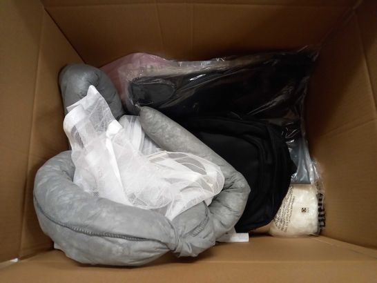 LARGE BOX OF APPROXIMATELY 20 HOUSEHOLD ITEMS TO INCLUDE: FABRIC, TOWEL, SPLATTER SCREEN