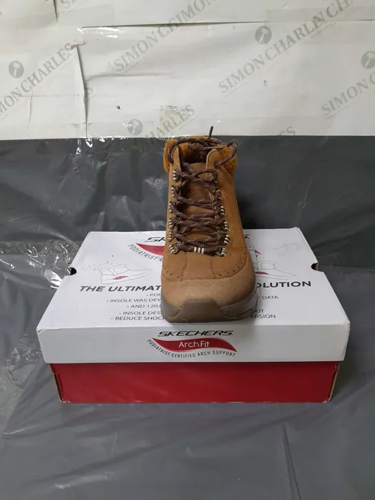 SKECHERS ARCHFIT WALKING BOOTS BROWN SIZE 8