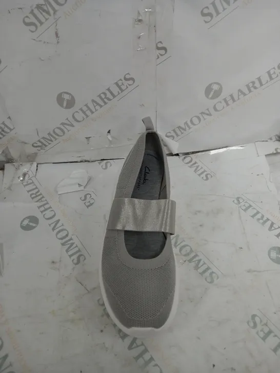 CLARKS NOVA BALERINA SHOES IN LIGHT GREY SIZE 5 - UNBOXED