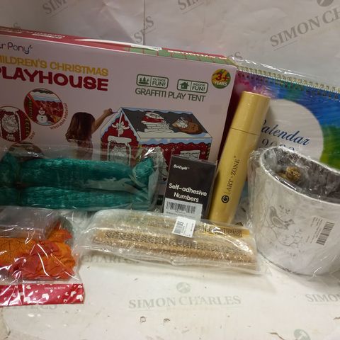 LOT OF APPROX 15 ASSORTED HOUSEHOLD ITEMS TO INCLUDE MAPLE LEAVES DECORATIONS, CHILDRENS CHRISTMAS PLAYHOUSE, VINTAGE PLANTER. ETC