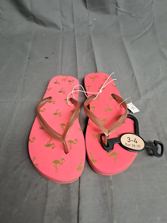 BOXED LOT OF APPROX. 25 PAIRS OF PINK FLIP-FLOPS