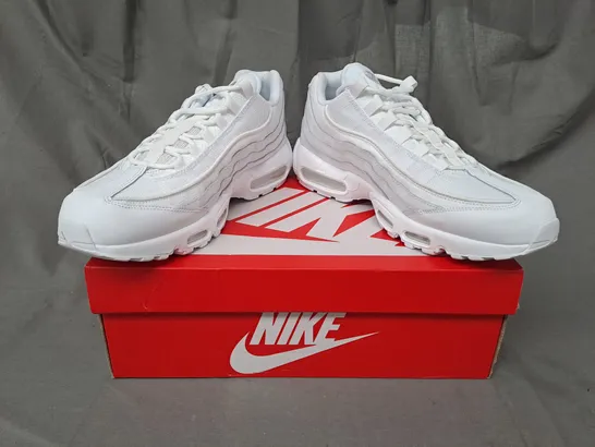 BOXED PAIR OF NIKE AIR MAX 95 ESSENTIAL SHOES IN WHITE UK SIZE 11