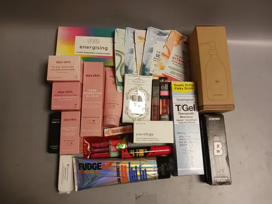 BOX OF APPROX 40 COSMETICS ITEMS TO INCLUDE - GRAPEFRUIT FRAGRANCE HYDRATING CLEANSER - ALYA SKIN COLLAGEN SLEEP MASK - NEUTROGENA THERAPEUTIC SHAMPOO ETC