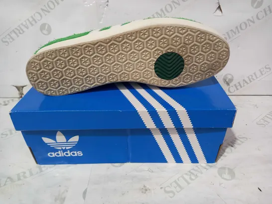 BOXED PAIR OF ADIDAS GAZELLE SHOES IN GREEN/WHITE UK SIZE 7